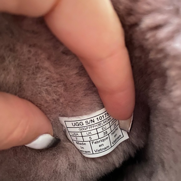 Women’s UGGs - Picture 6 of 6